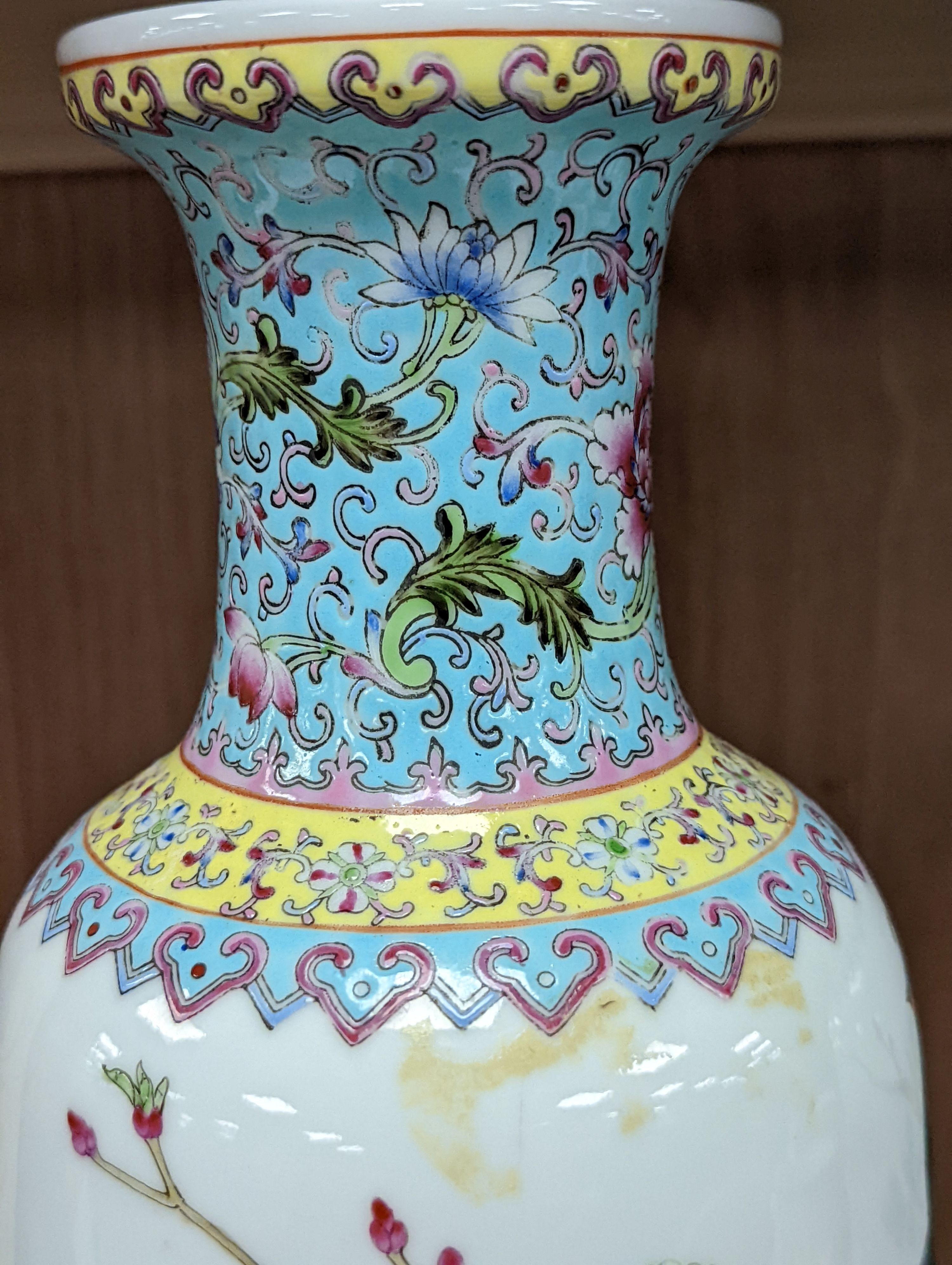 A pair of Chinese famille rose vases decorated with peacocks, 31cm